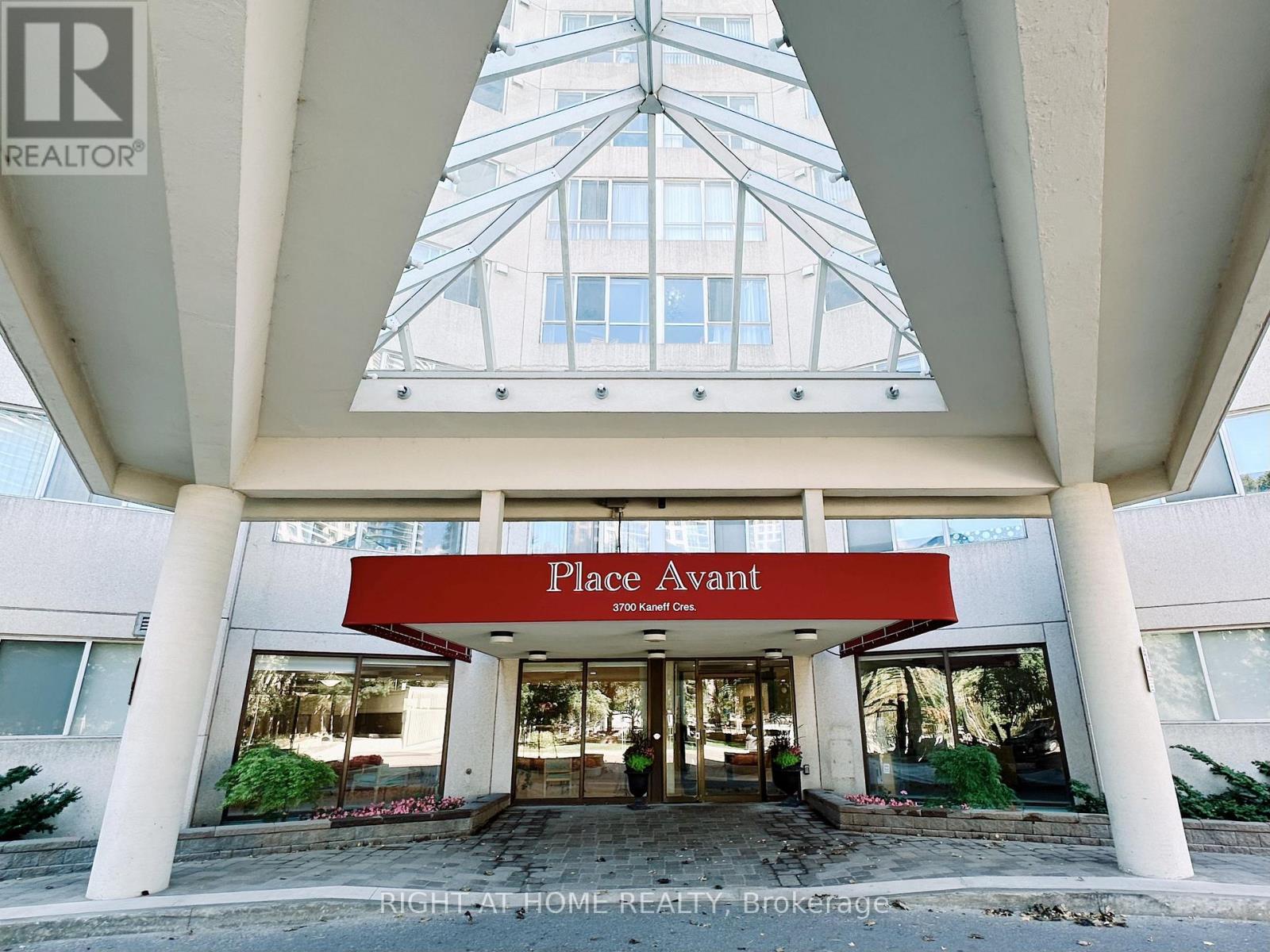 701 - 3700 Kaneff Crescent, Mississauga, ON