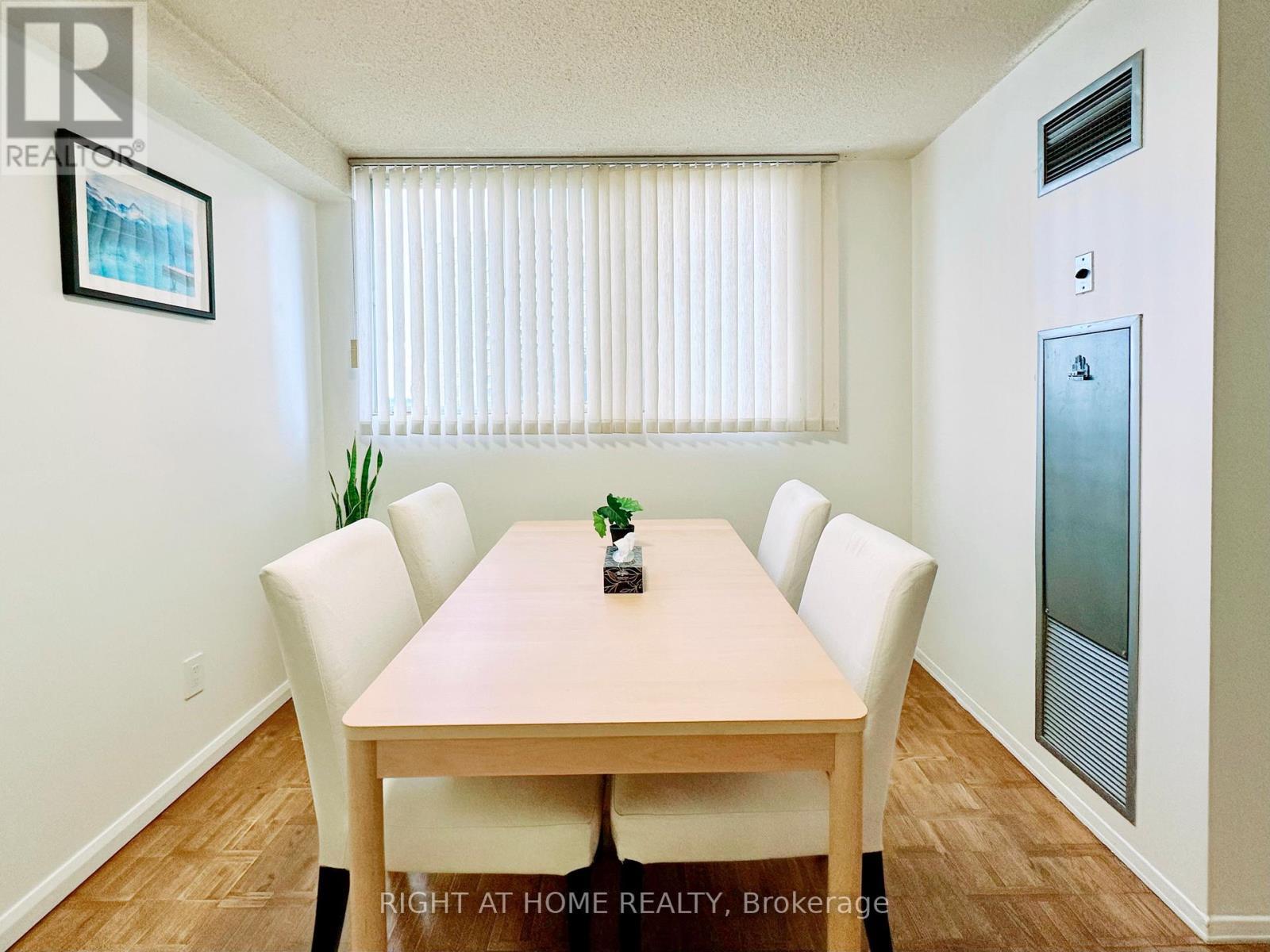 Dining - 701 - 3700 Kaneff Crescent, Mississauga, ON
