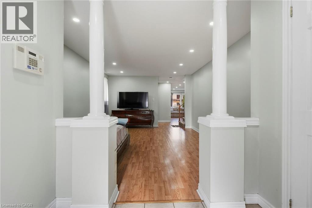31 Peachwood Crescent, Stoney Creek, ON