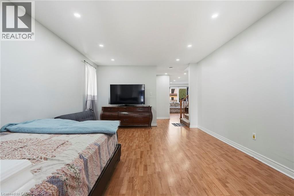 31 Peachwood Crescent, Stoney Creek, ON