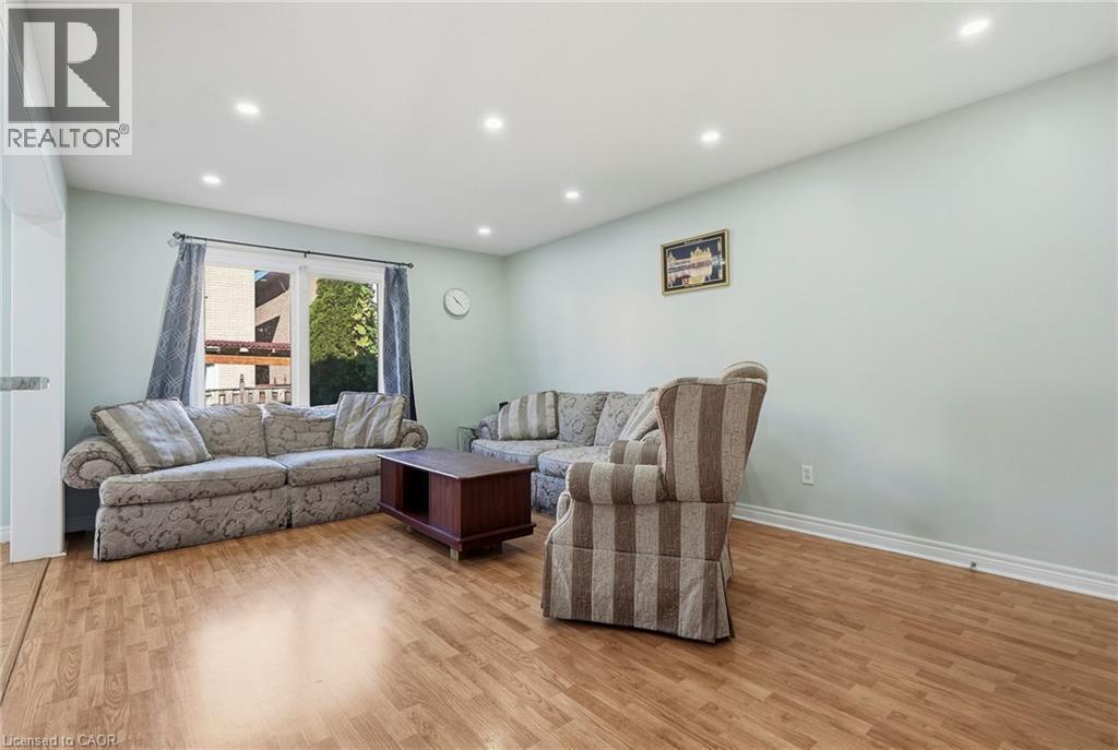 31 Peachwood Crescent, Stoney Creek, ON