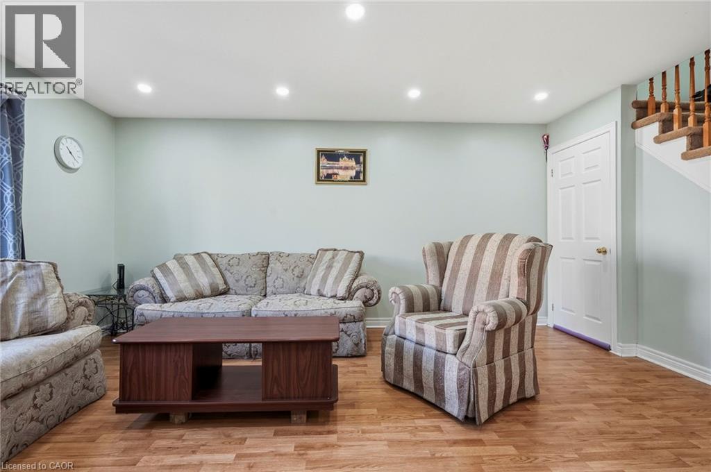 31 Peachwood Crescent, Stoney Creek, ON