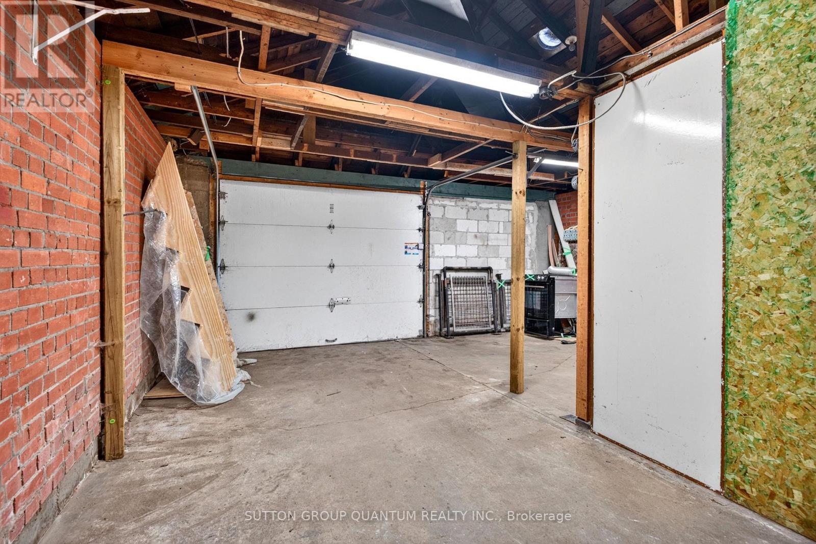 689 Barton Street E, Hamilton, ON
