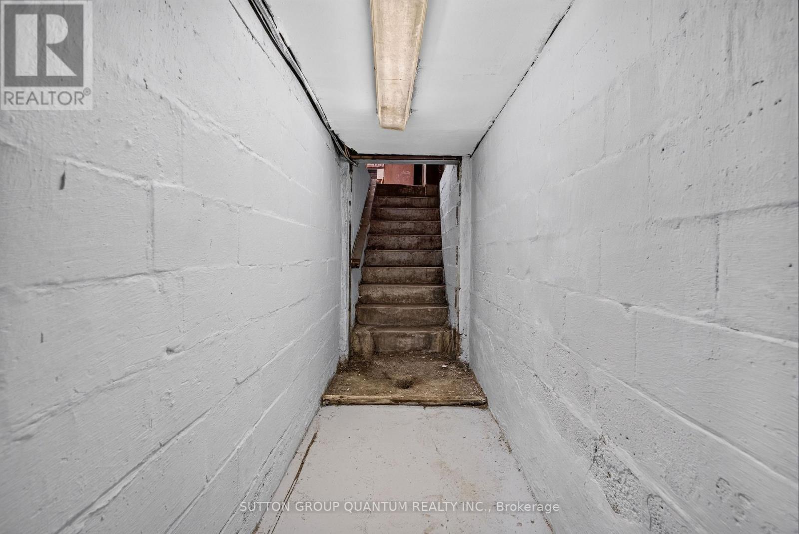 689 Barton Street E, Hamilton, ON