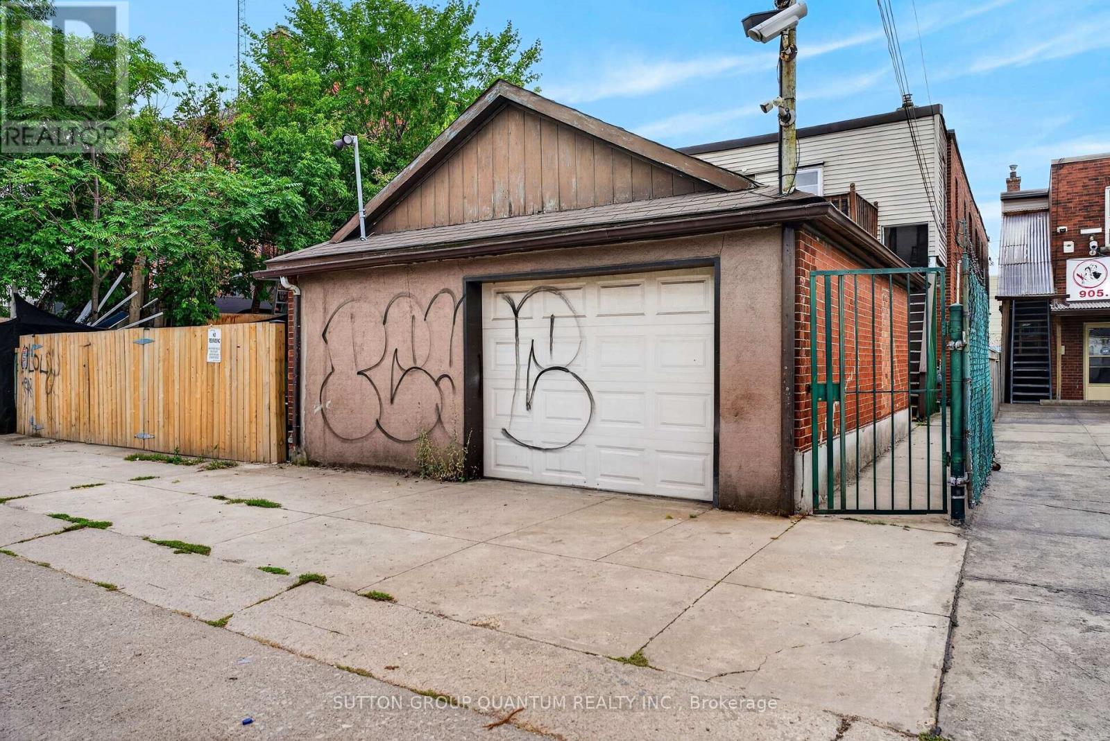 689 Barton Street E, Hamilton, ON