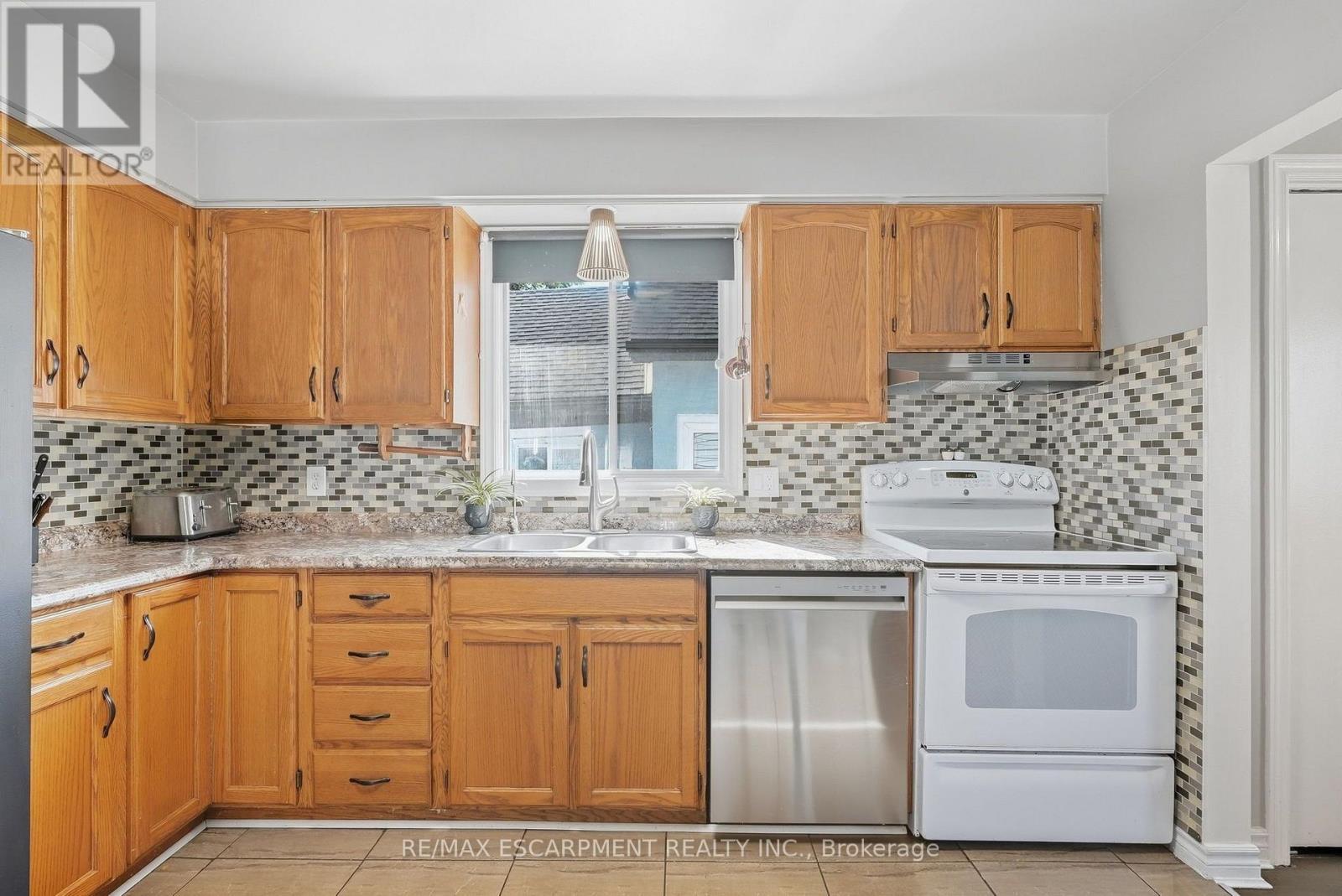 34 Grantham Avenue S, St. Catharines, ON
