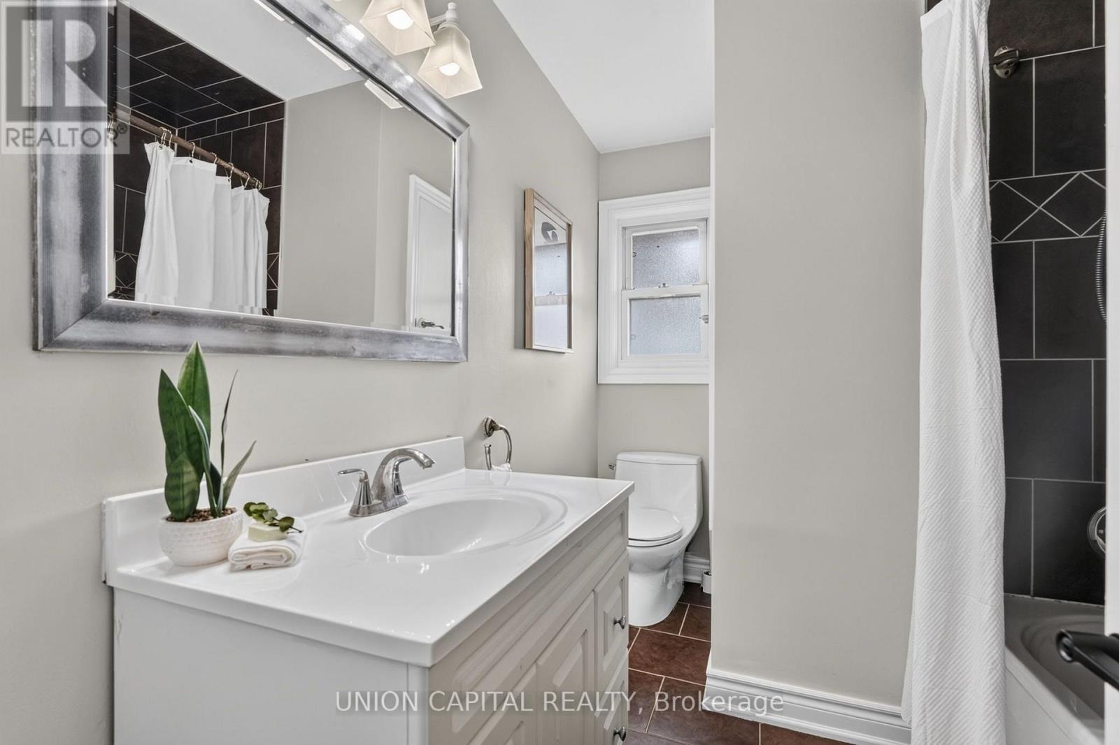 30 Collier Road N, Thorold, ON