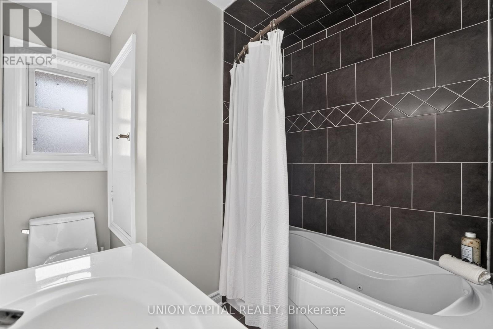 30 Collier Road N, Thorold, ON