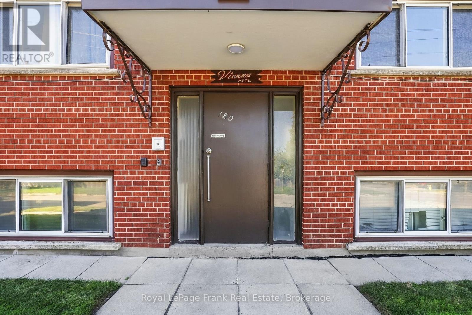 180 Nipigon Street, Oshawa (Mclaughlin), ON