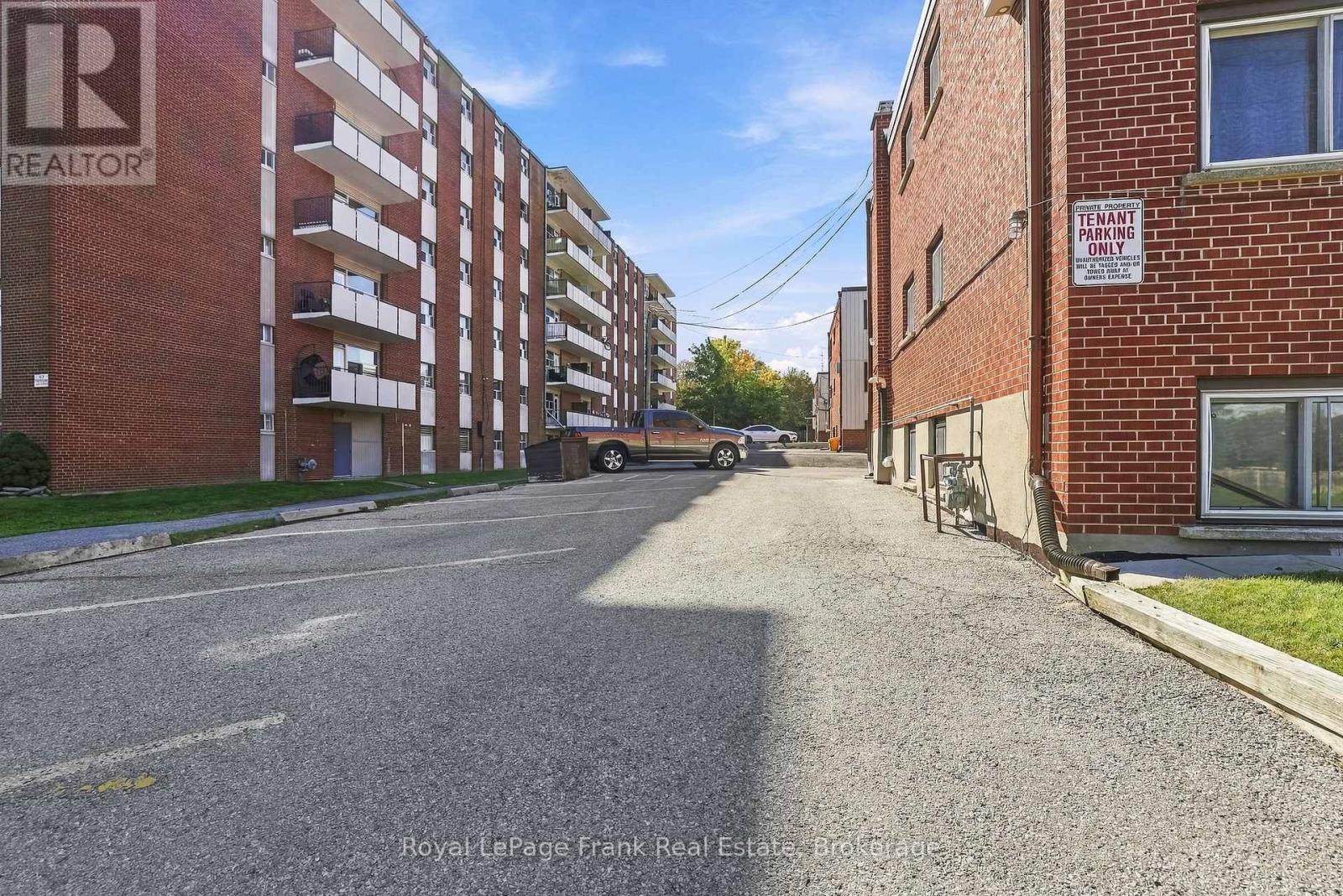 180 Nipigon Street, Oshawa (Mclaughlin), ON