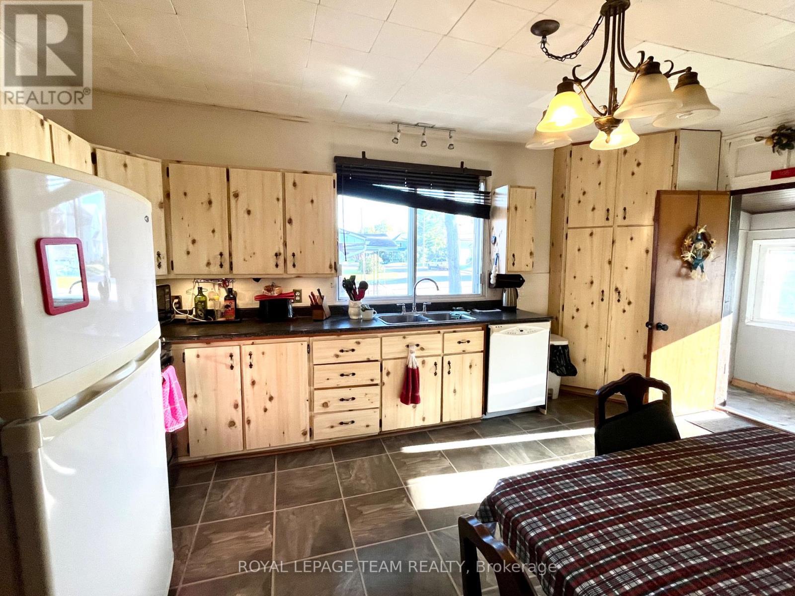 30 Gould Street, Whitewater Region, ON
