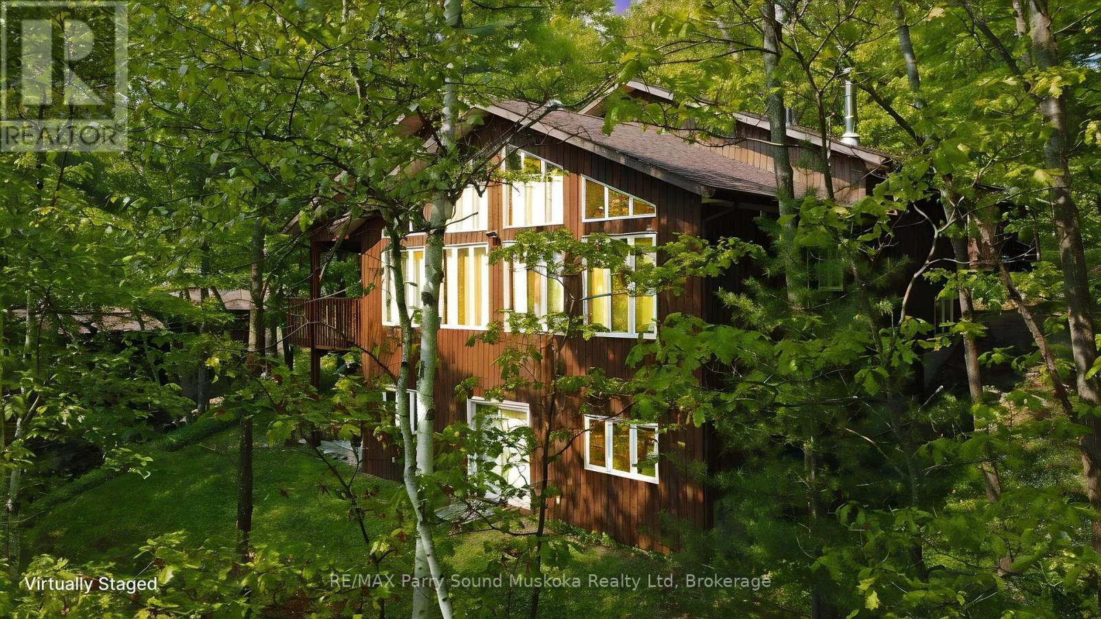 Shebeshekong Lake 4 Season Lakehouse! - 38 Shebeshekong Estates Road S, Carling, ON