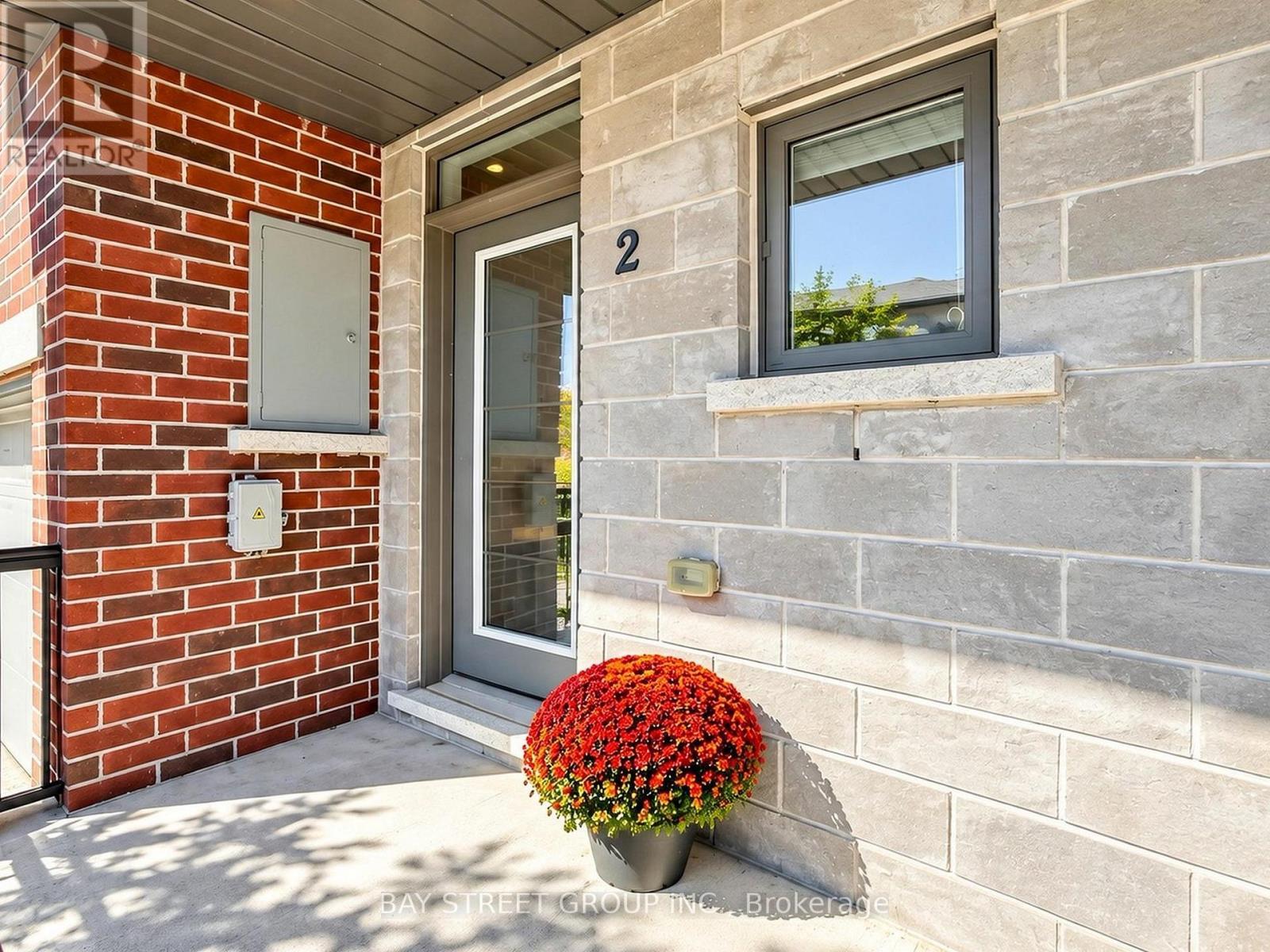 2 Longshore Way, Whitby, ON