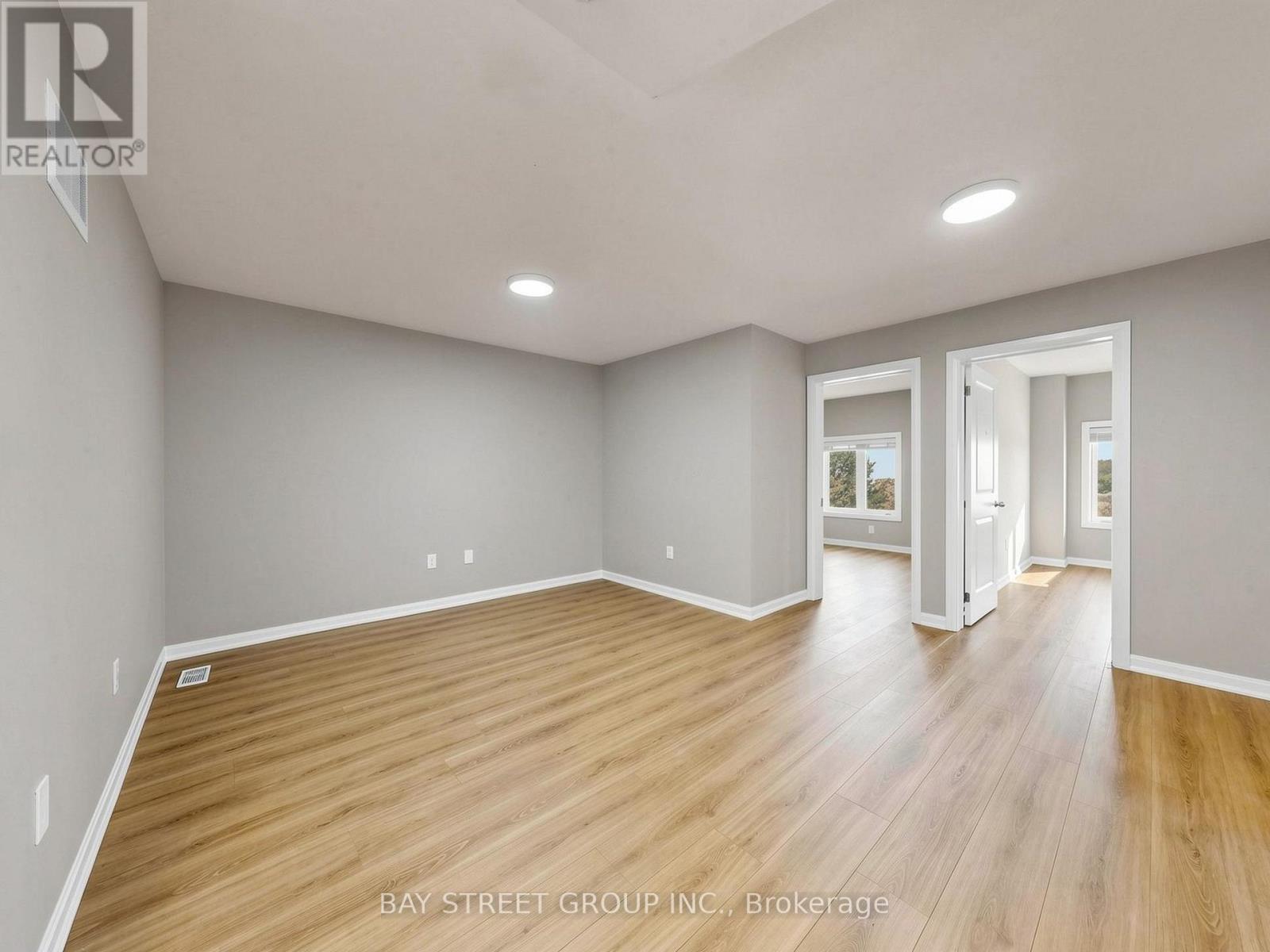 2 Longshore Way, Whitby, ON