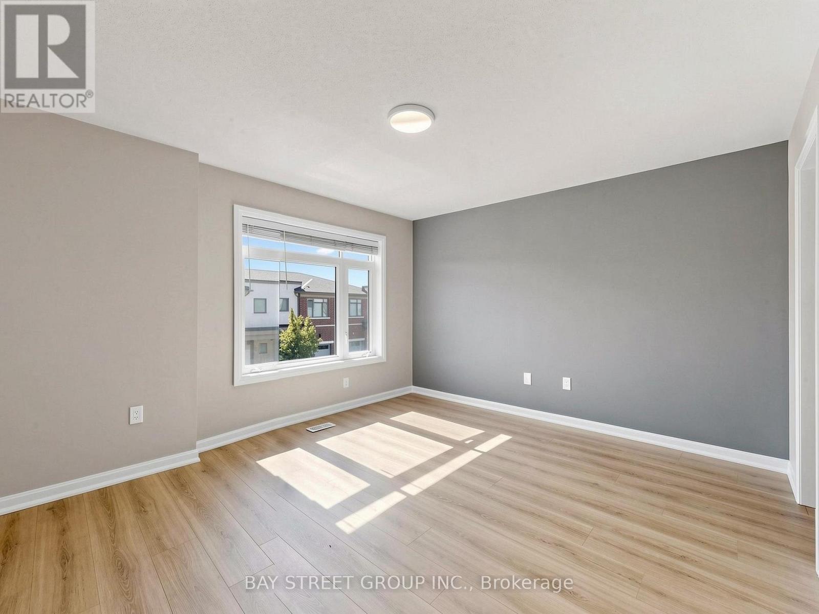 2 Longshore Way, Whitby, ON