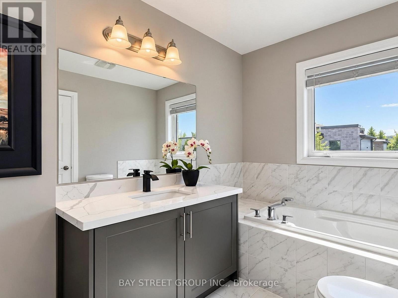 2 Longshore Way, Whitby, ON