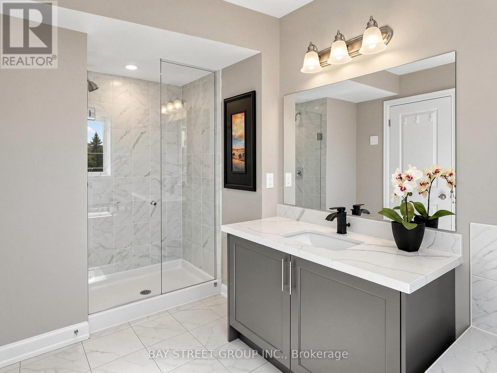 2 Longshore Way, Whitby, ON