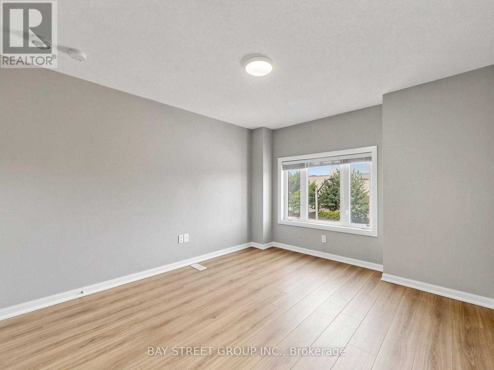2 Longshore Way, Whitby, ON