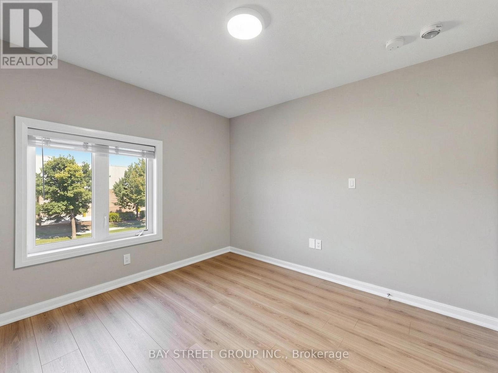 2 Longshore Way, Whitby, ON