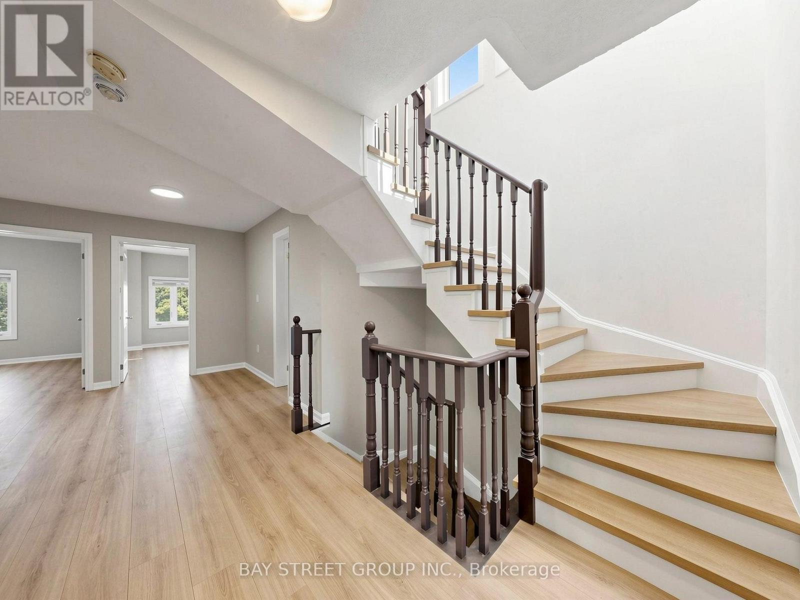 2 Longshore Way, Whitby, ON