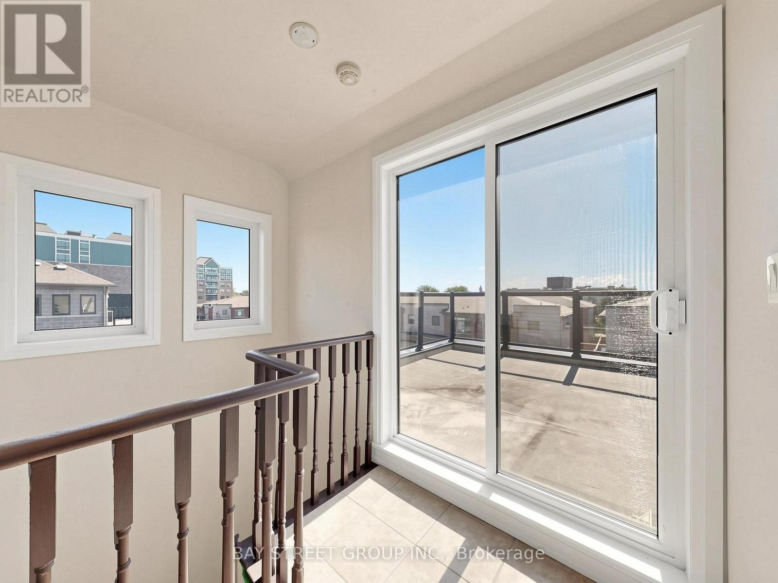 2 Longshore Way, Whitby, ON