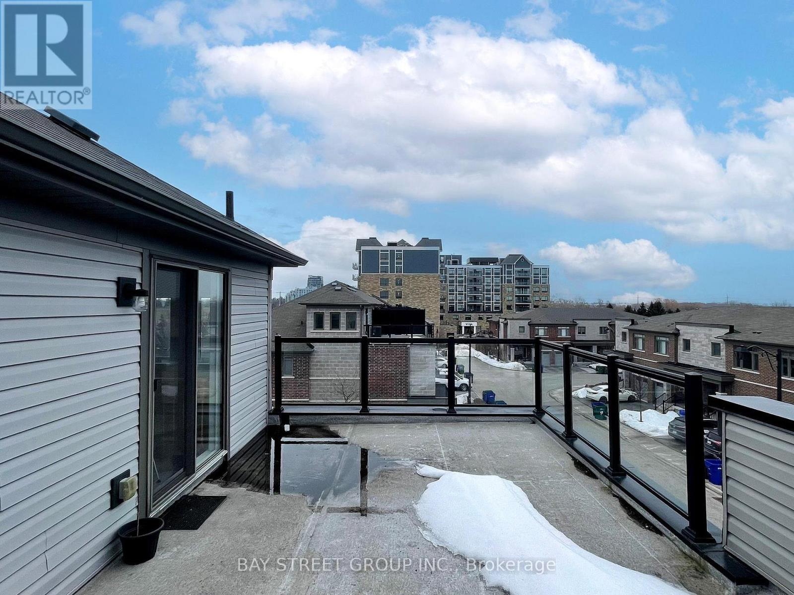 2 Longshore Way, Whitby, ON