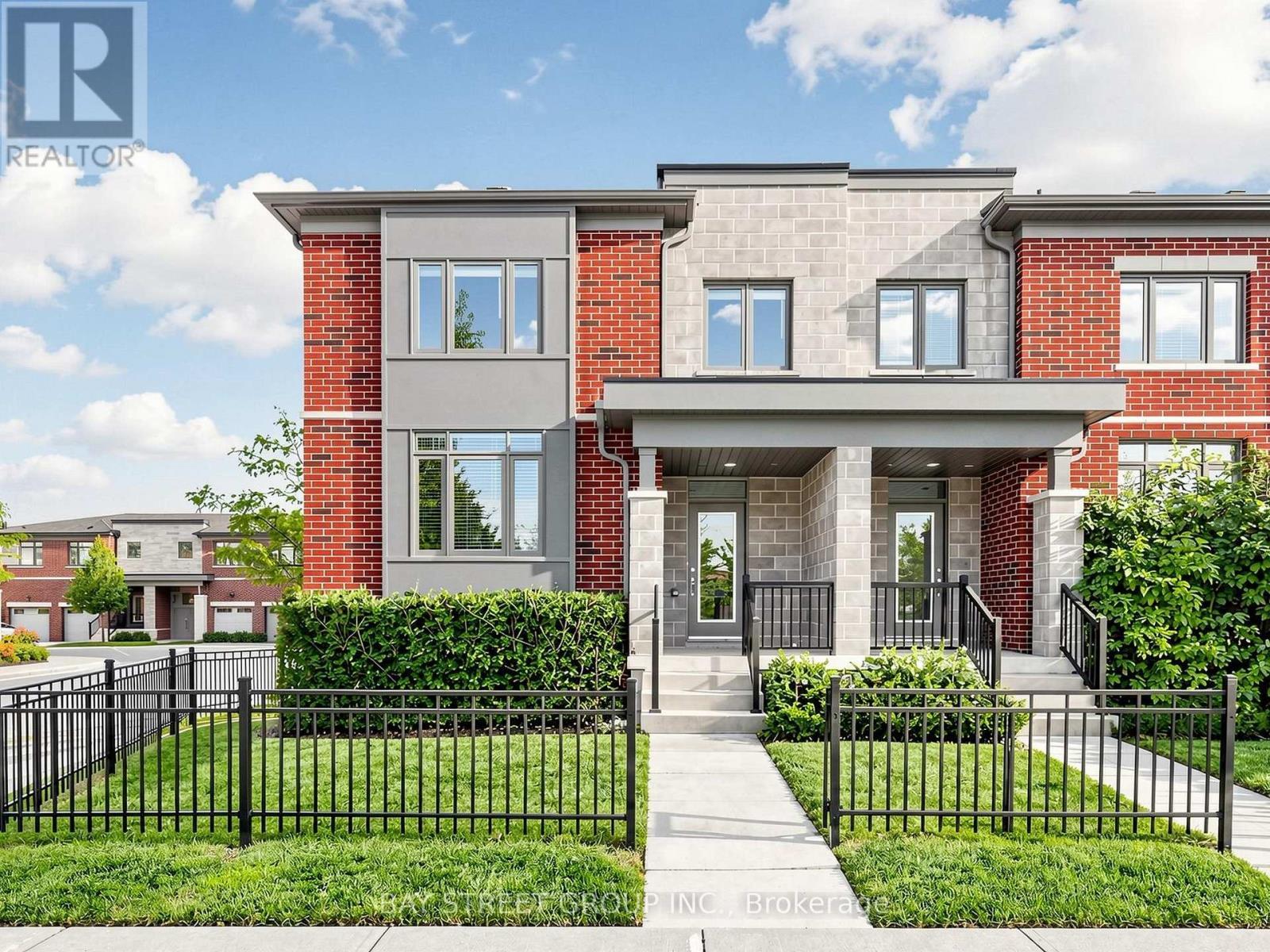 2 Longshore Way, Whitby, ON
