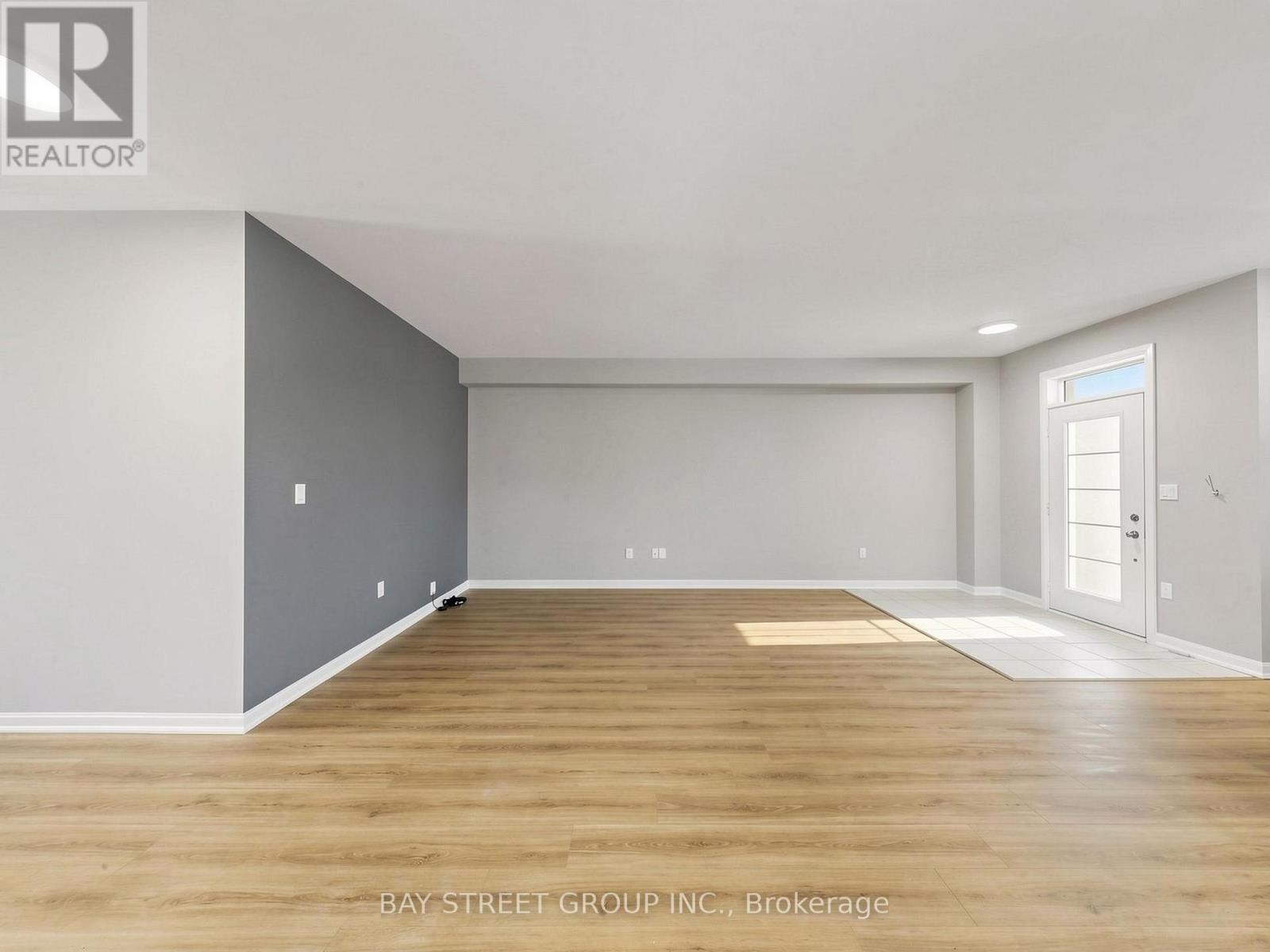 2 Longshore Way, Whitby, ON