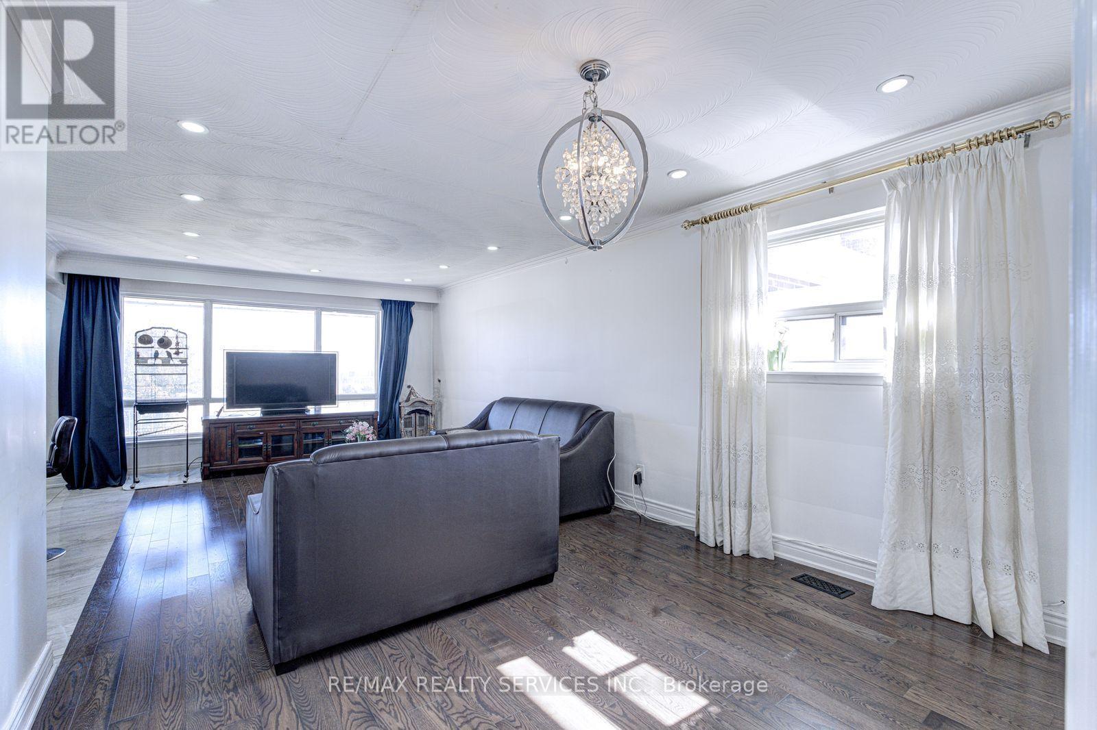 7558 Rockhill Road, Mississauga, ON