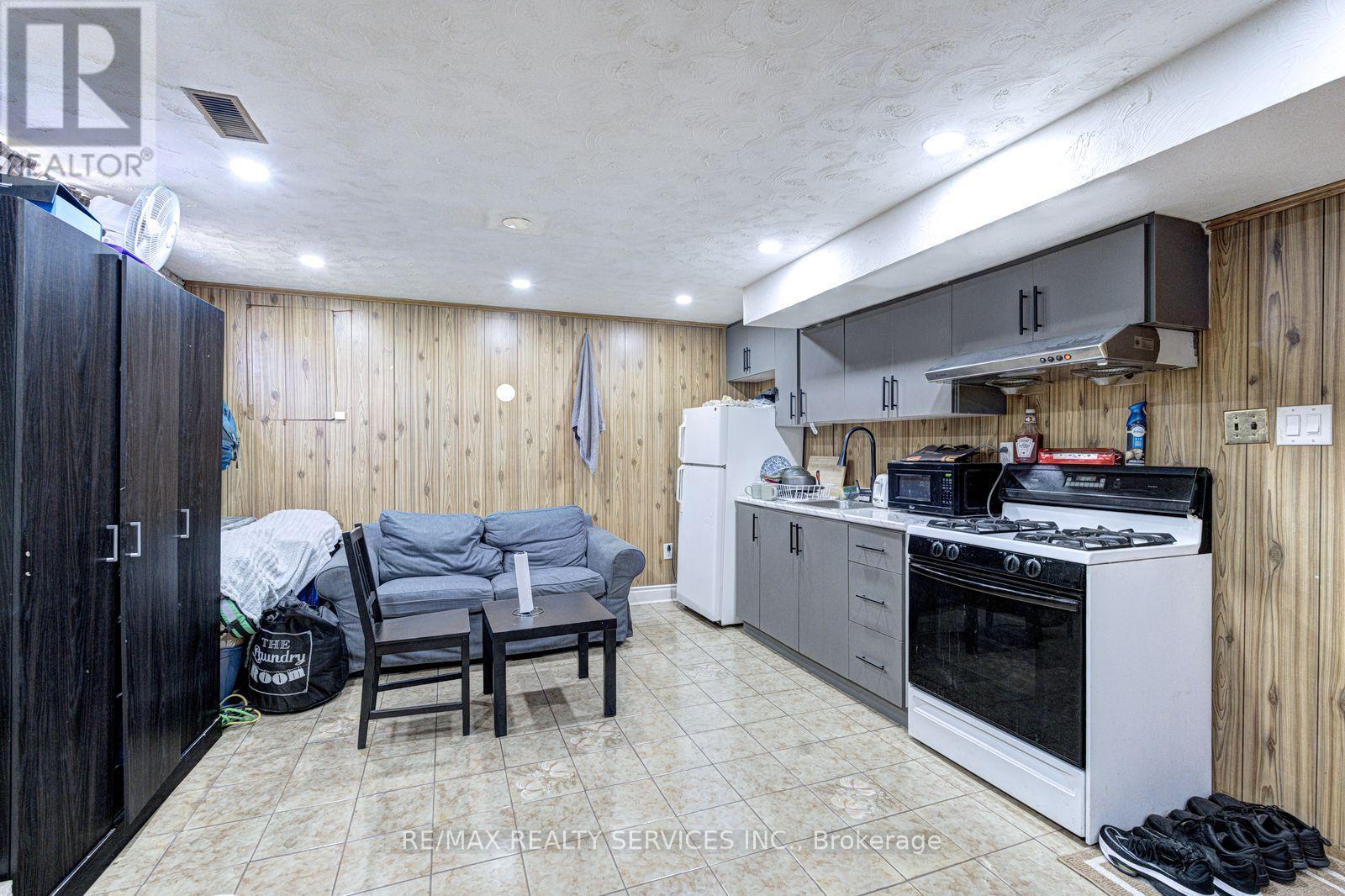 7558 Rockhill Road, Mississauga, ON