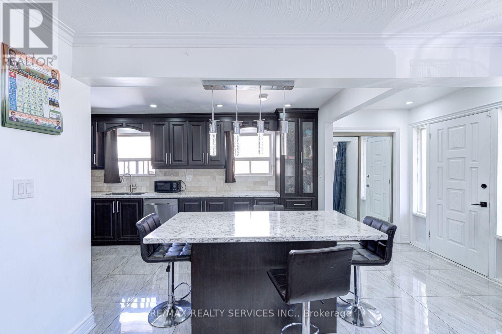 7558 Rockhill Road, Mississauga, ON