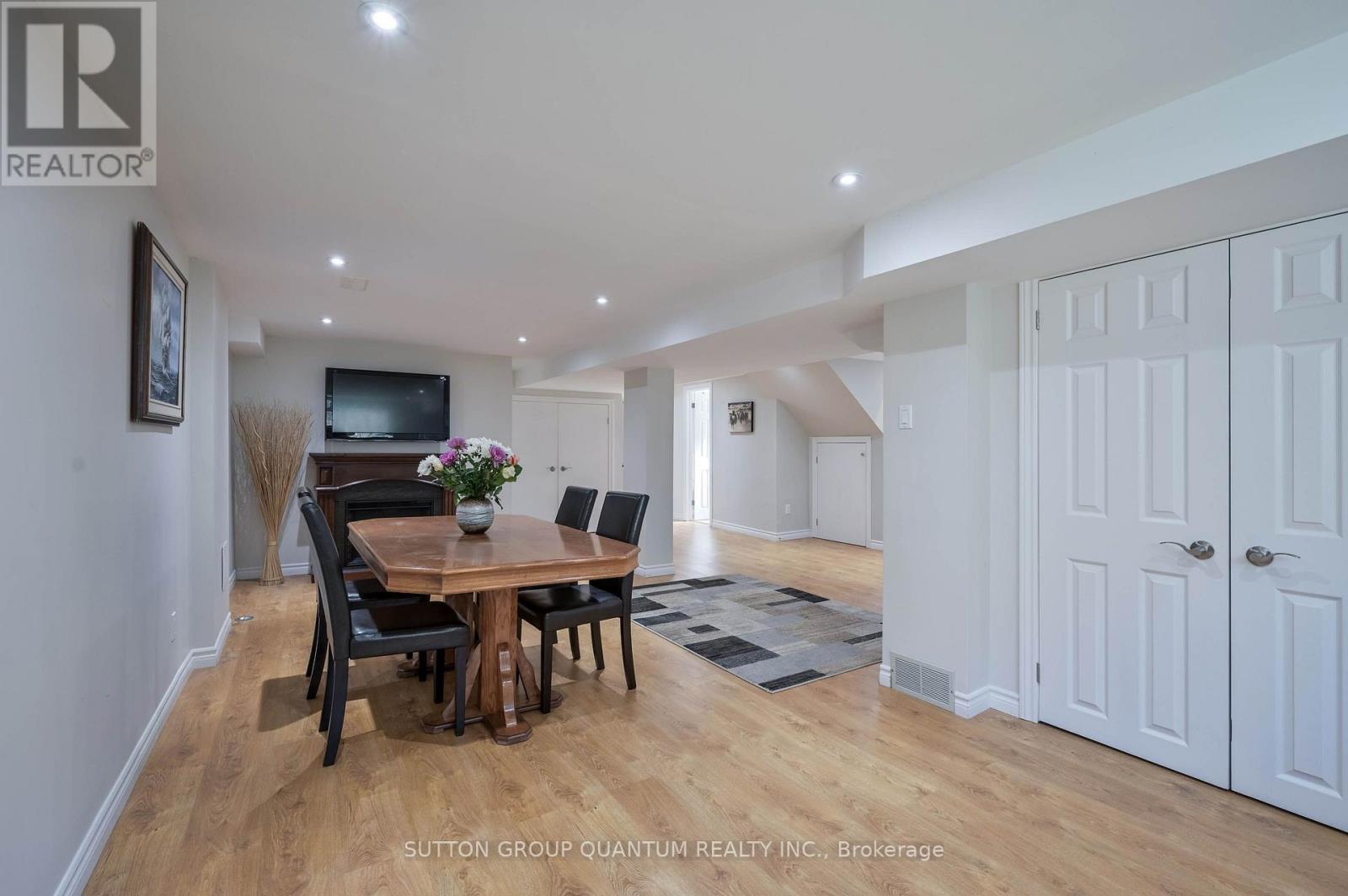 390 Wendall Place, Oakville, ON