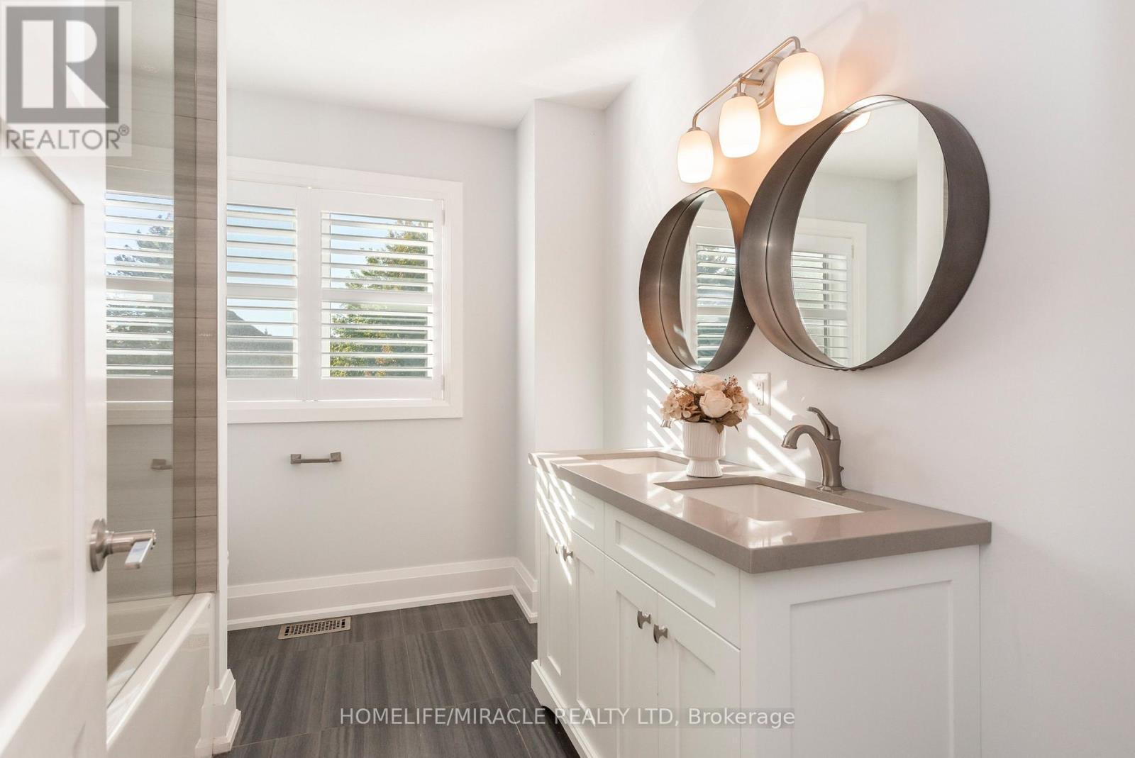 3330 Raspberry Bush Trail, Oakville, ON