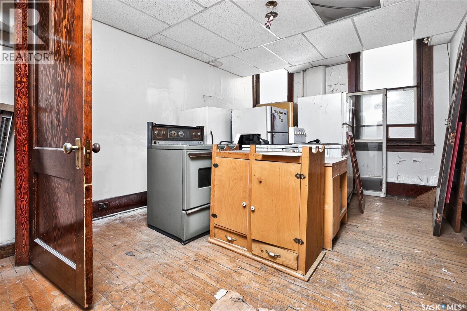 117-123 High Street W, Moose Jaw, SK