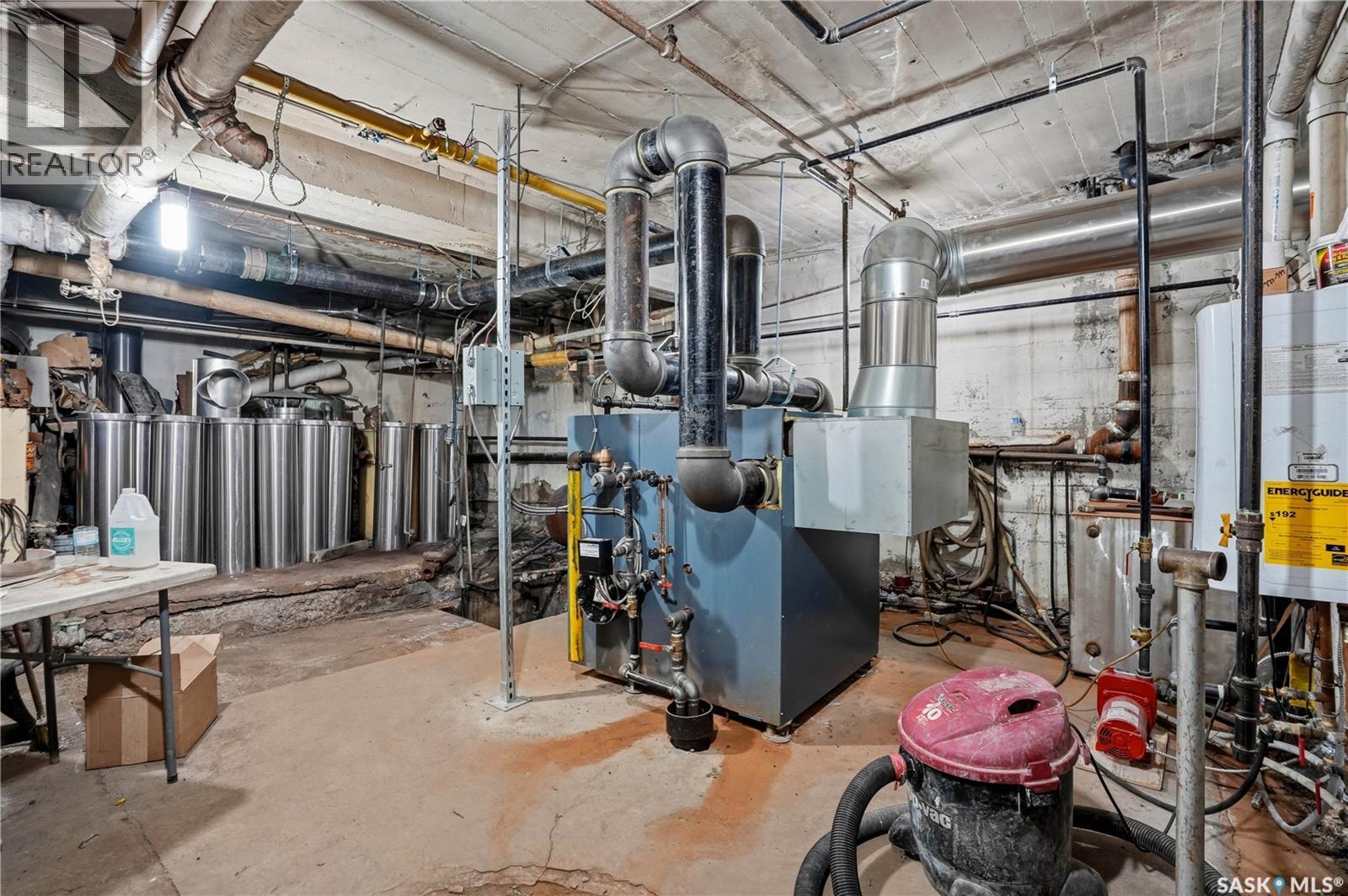 117-123 High Street W, Moose Jaw, SK