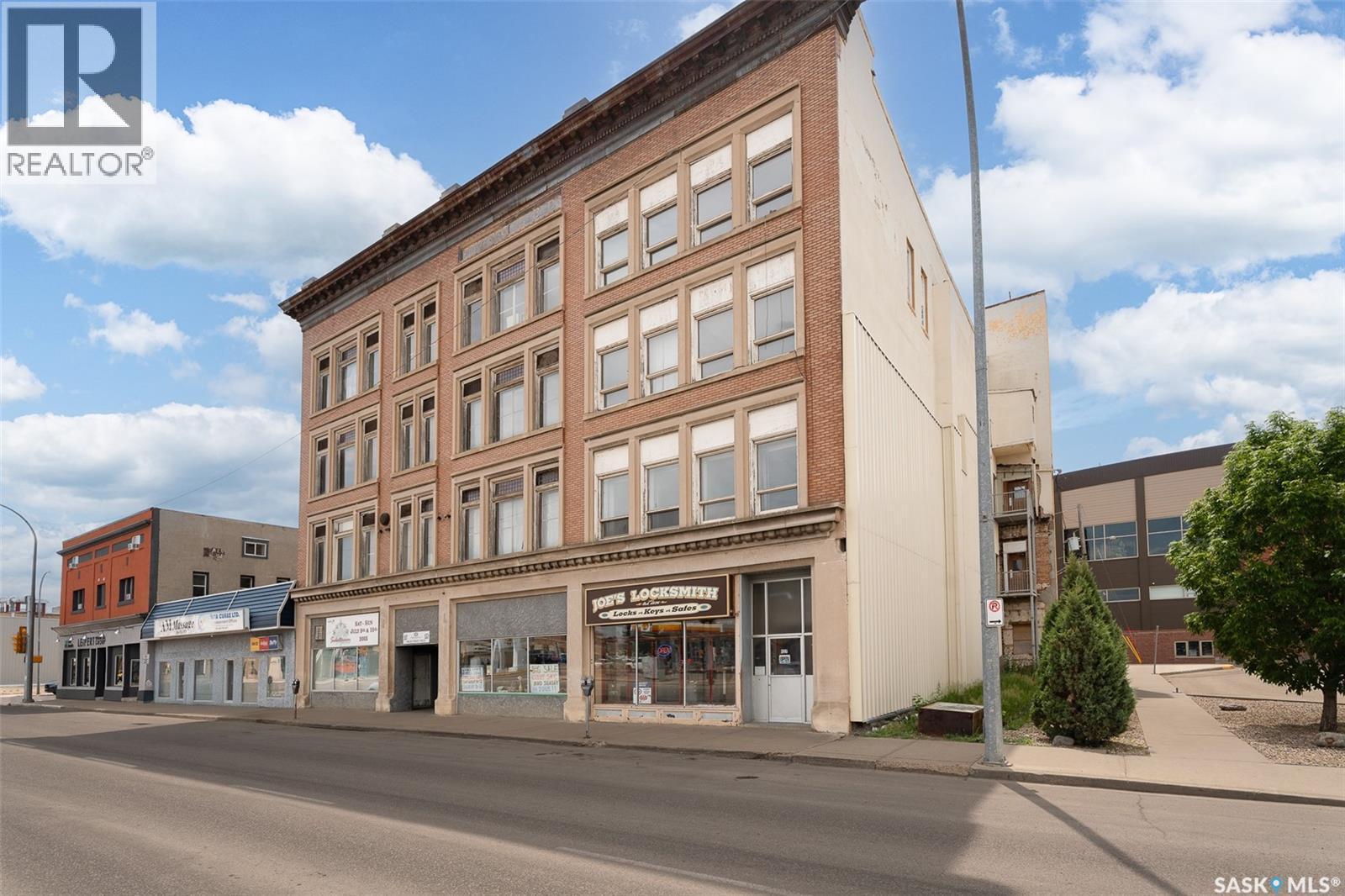 117-123 High Street W, Moose Jaw, SK