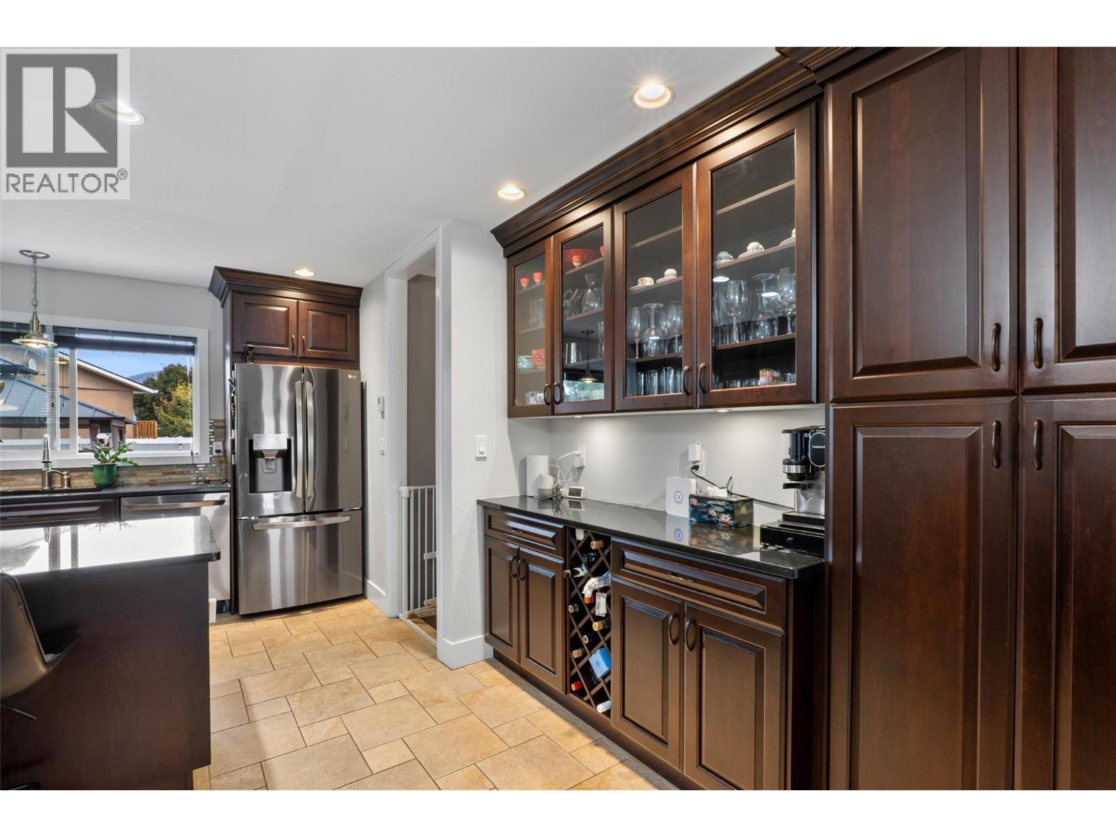 384 Arrowstone Drive, Kamloops, BC
