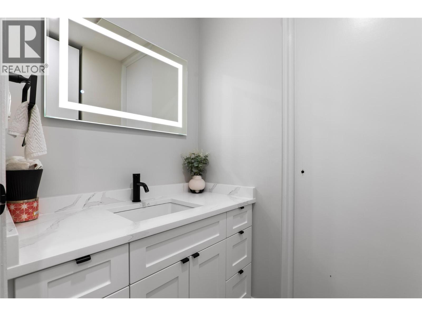 384 Arrowstone Drive, Kamloops, BC