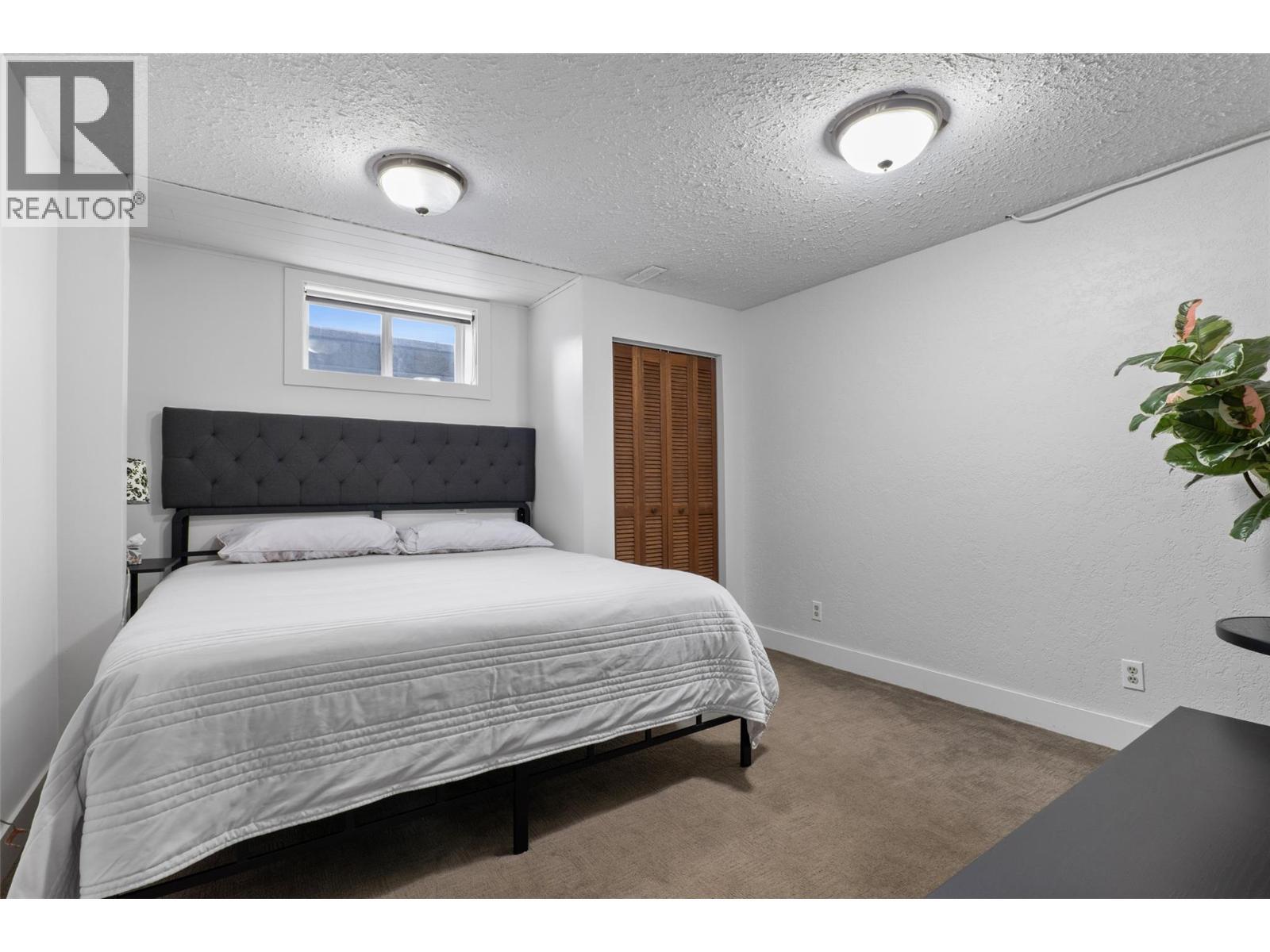 384 Arrowstone Drive, Kamloops, BC
