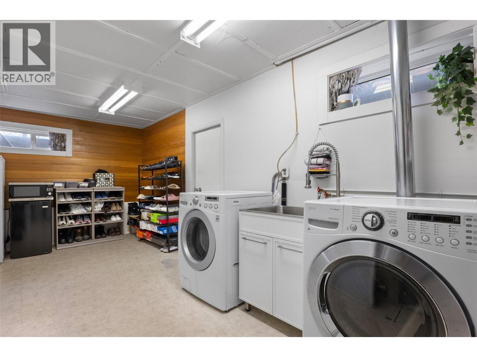 384 Arrowstone Drive, Kamloops, BC