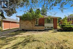 15 CARWYN Crescent Hamilton, ON L8S 3H3