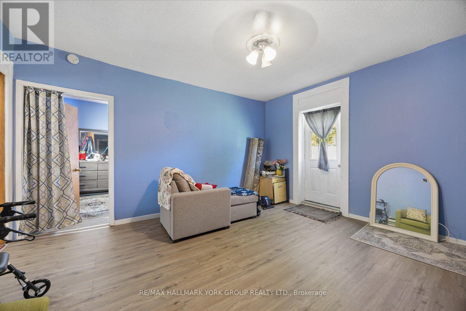 16 Snooks Road, Georgina, ON