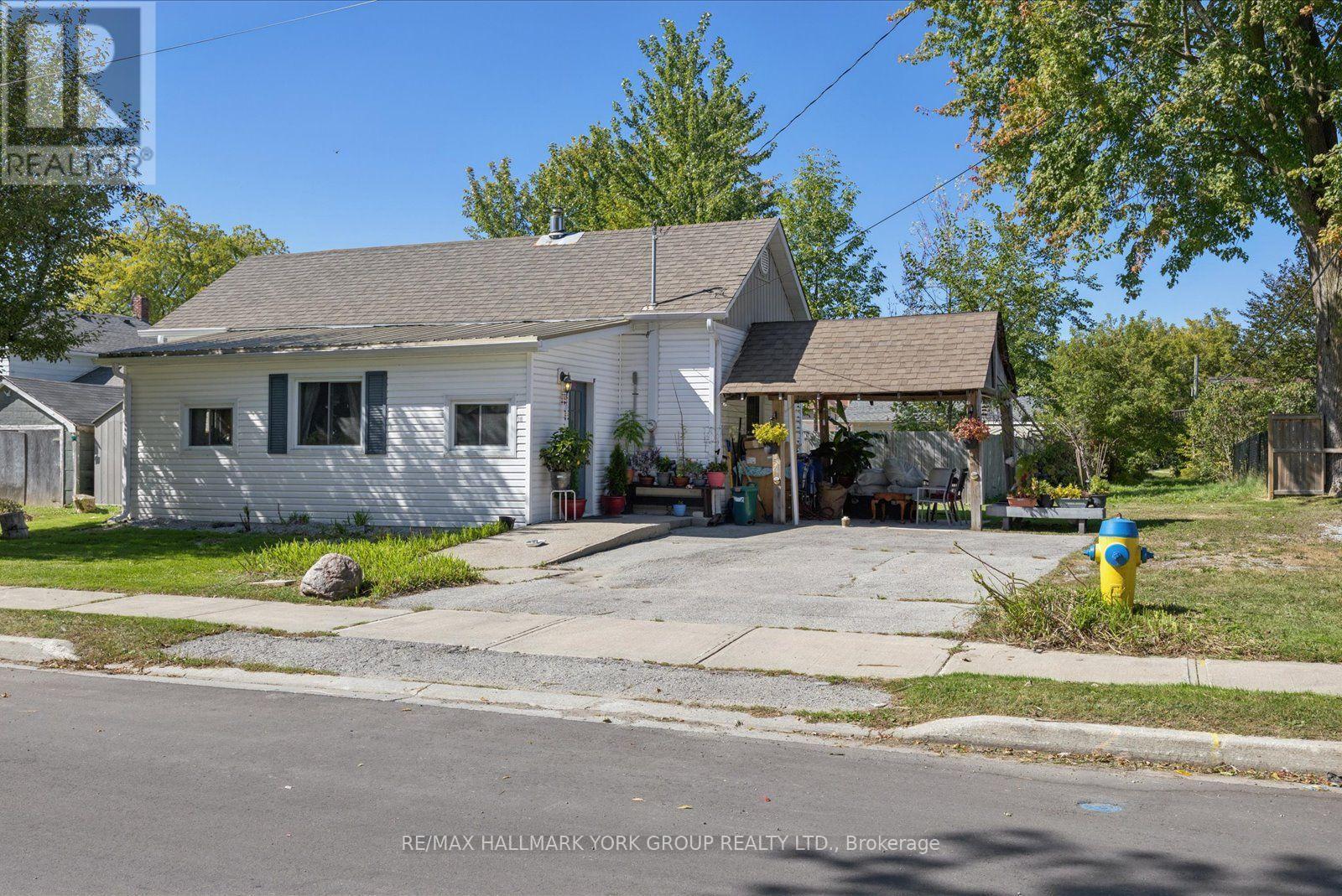 16 Snooks Road, Georgina, ON