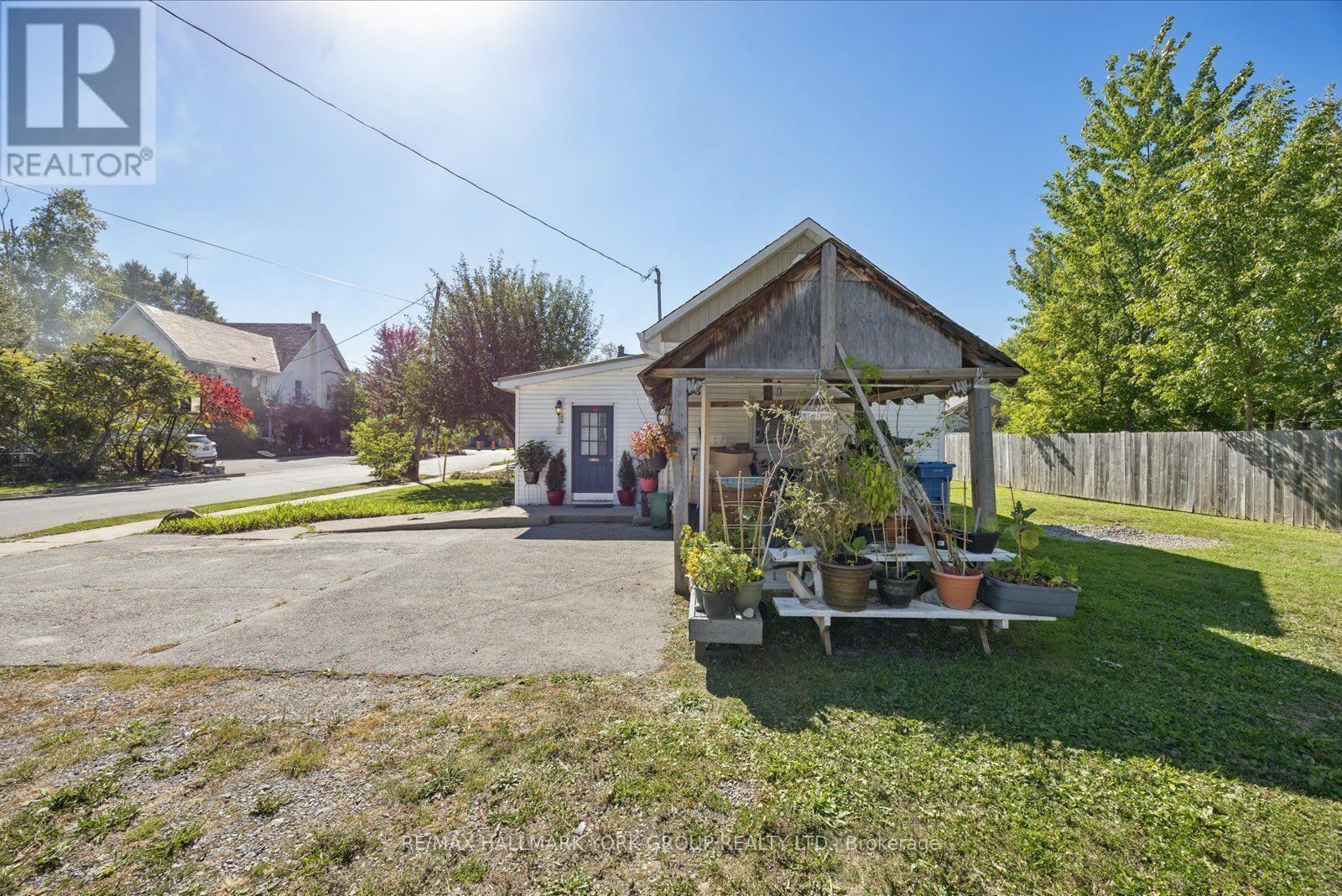 16 Snooks Road, Georgina, ON