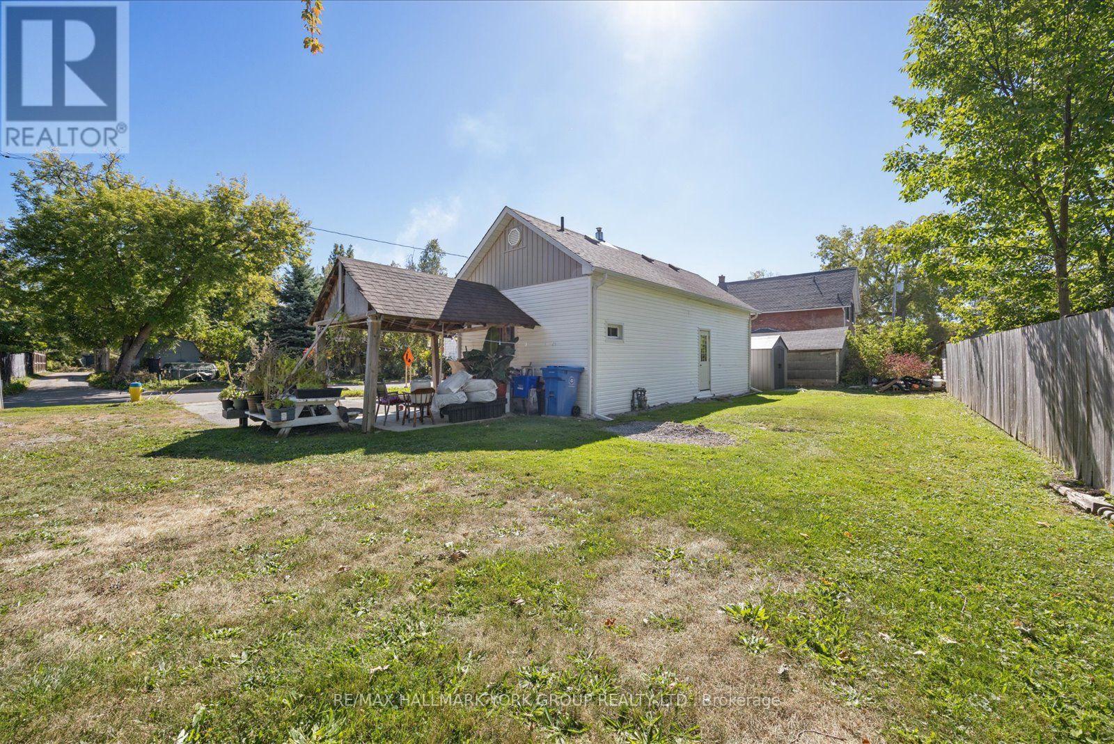 16 Snooks Road, Georgina, ON