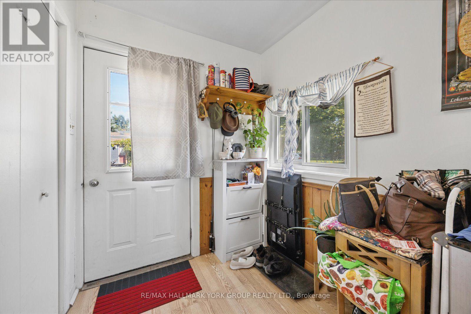 16 Snooks Road, Georgina, ON