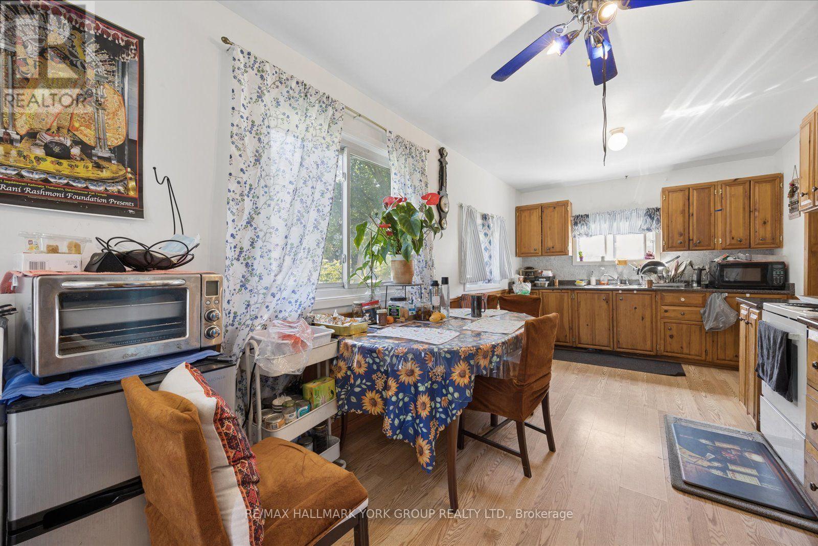 16 Snooks Road, Georgina, ON