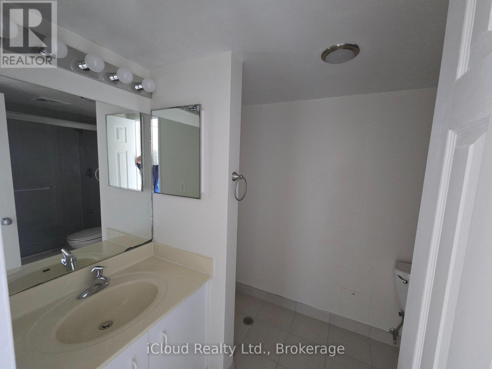 1407 - 700 Constellation Drive, Mississauga, ON