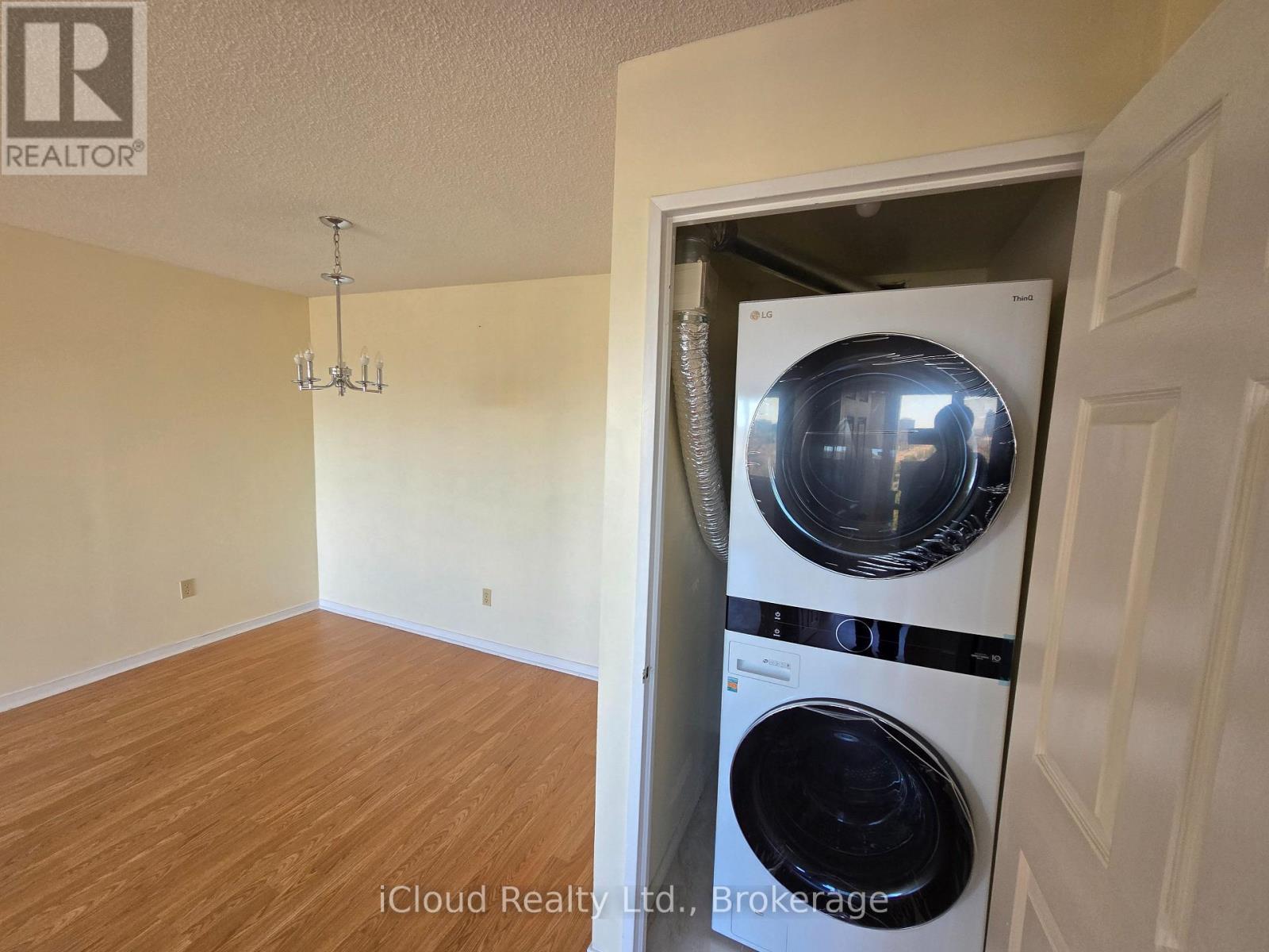 1407 - 700 Constellation Drive, Mississauga, ON