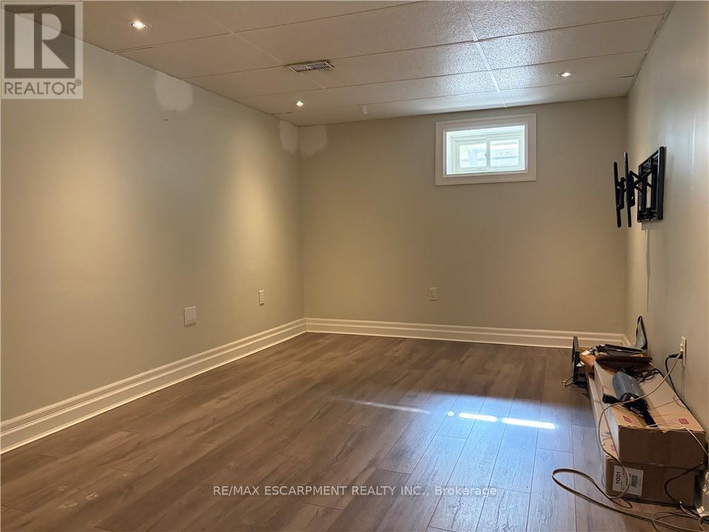 24 Queenslea Drive, Hamilton, ON